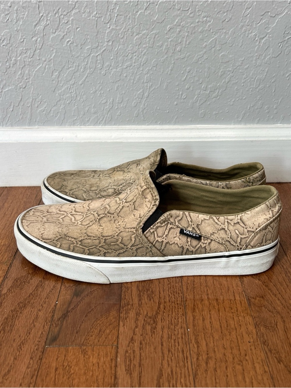 Vans Asher Slip On Shoes Sneakers Low Snakeskin Women’s Size 9.5 Tan